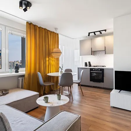 Sunny Legnicka Apartman *