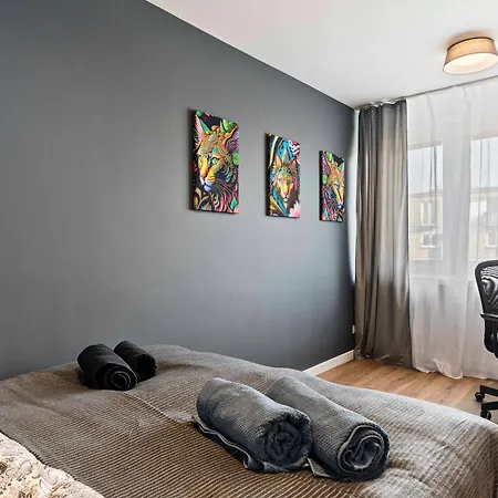Sunny Legnicka Apartman *