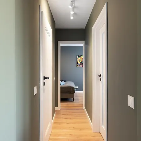 Sunny Legnicka Apartman *